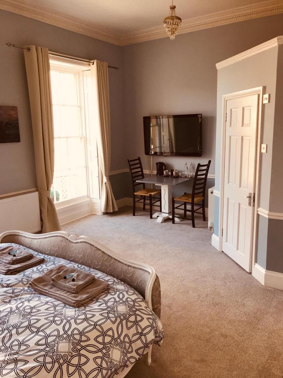 Regency Rooms Guesthouse كيلتنهام المظهر الخارجي الصورة